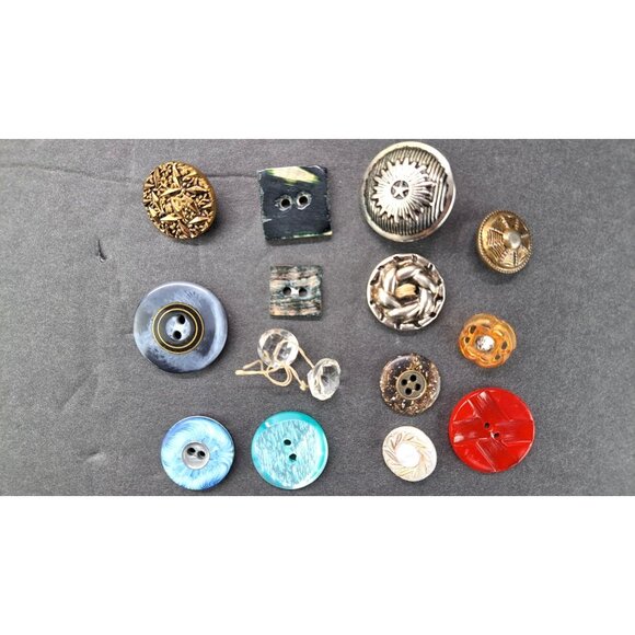 Vintage Unique Buttons Unusual Different Lot of 82 Craft Art Project Assorted - Picture 6 of 7